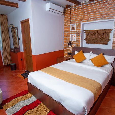 Chautari Boutique Hotel Покхара Экстерьер фото