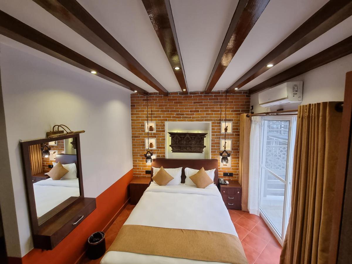 Chautari Boutique Hotel Покхара Экстерьер фото