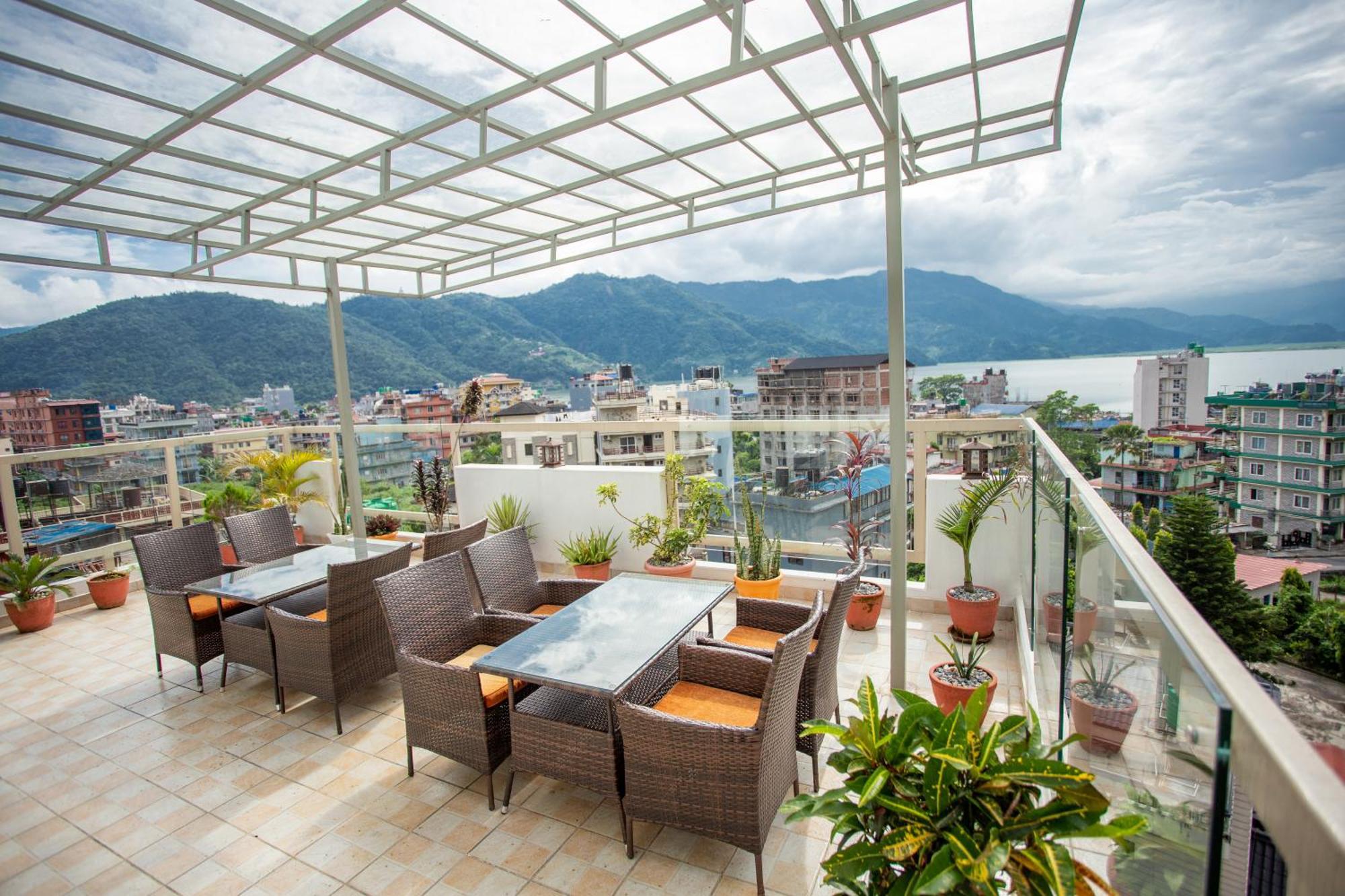 Chautari Boutique Hotel Покхара Экстерьер фото