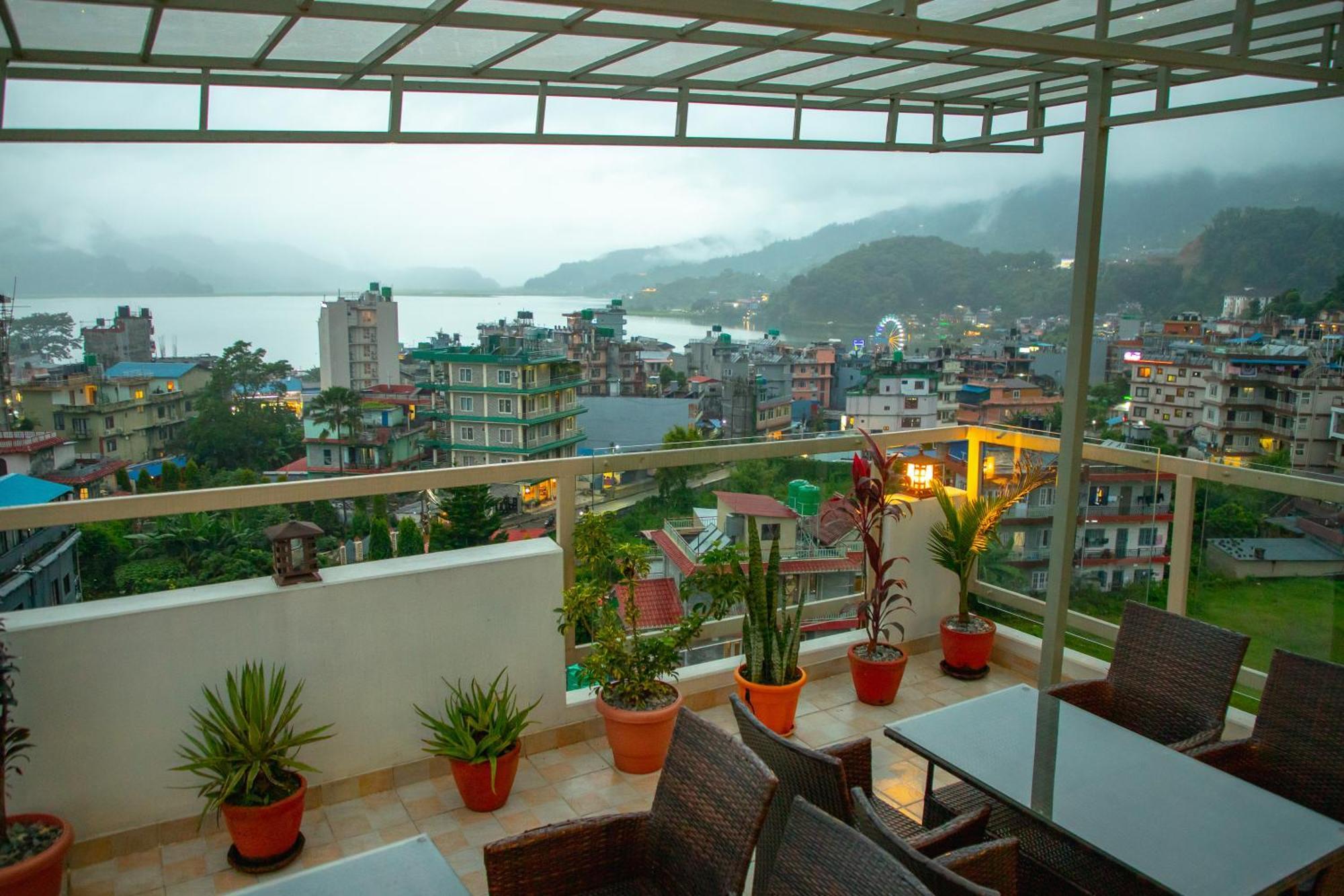 Chautari Boutique Hotel Покхара Экстерьер фото