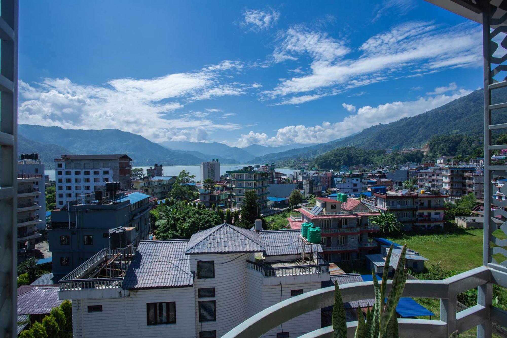 Chautari Boutique Hotel Покхара Экстерьер фото