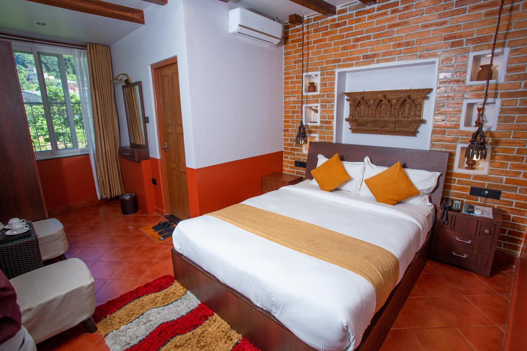 Chautari Boutique Hotel Покхара Экстерьер фото